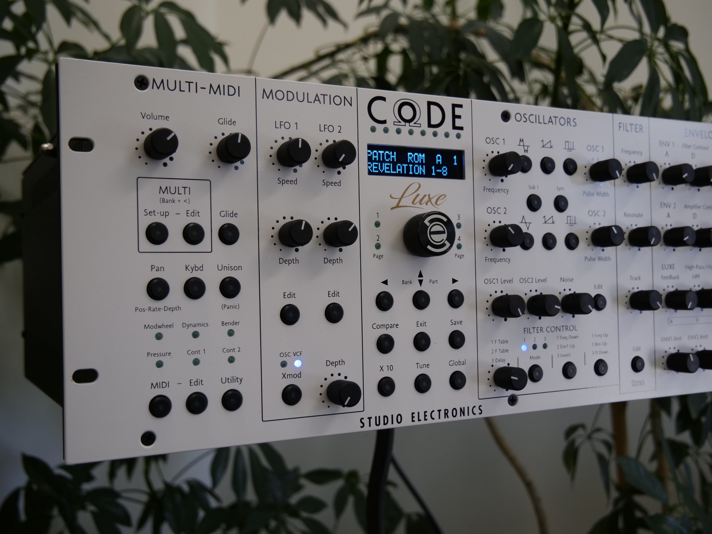 CODE Luxe 8-Voice Polyphonic Analog Synthesizer