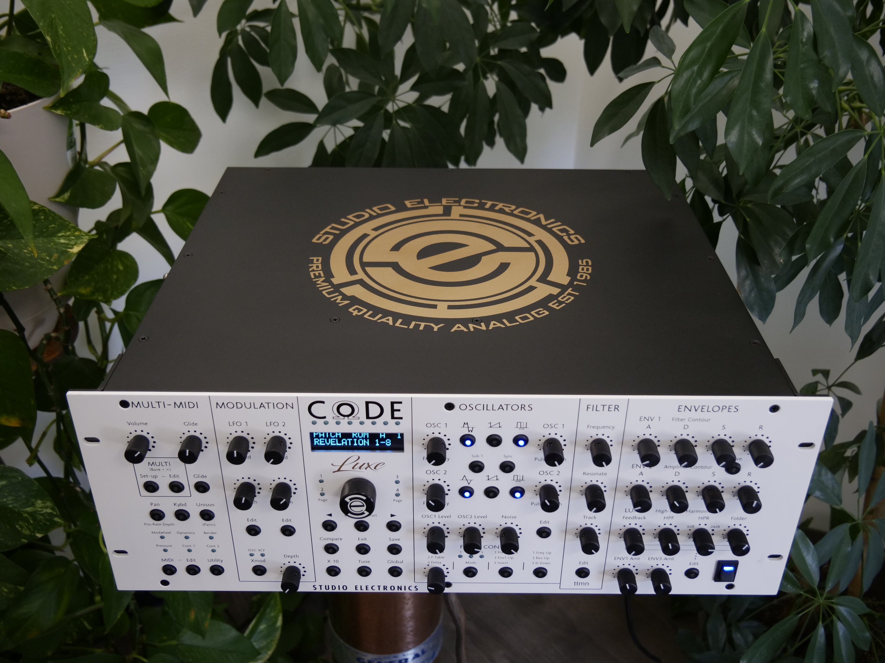 CODE Luxe 8-Voice Polyphonic Analog Synthesizer