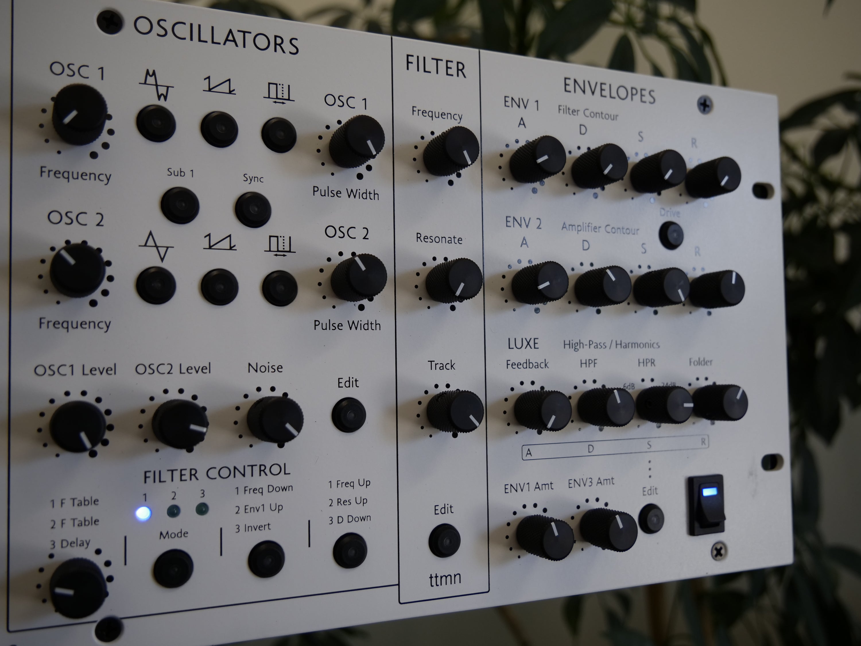 CODE Luxe 8-Voice Polyphonic Analog Synthesizer