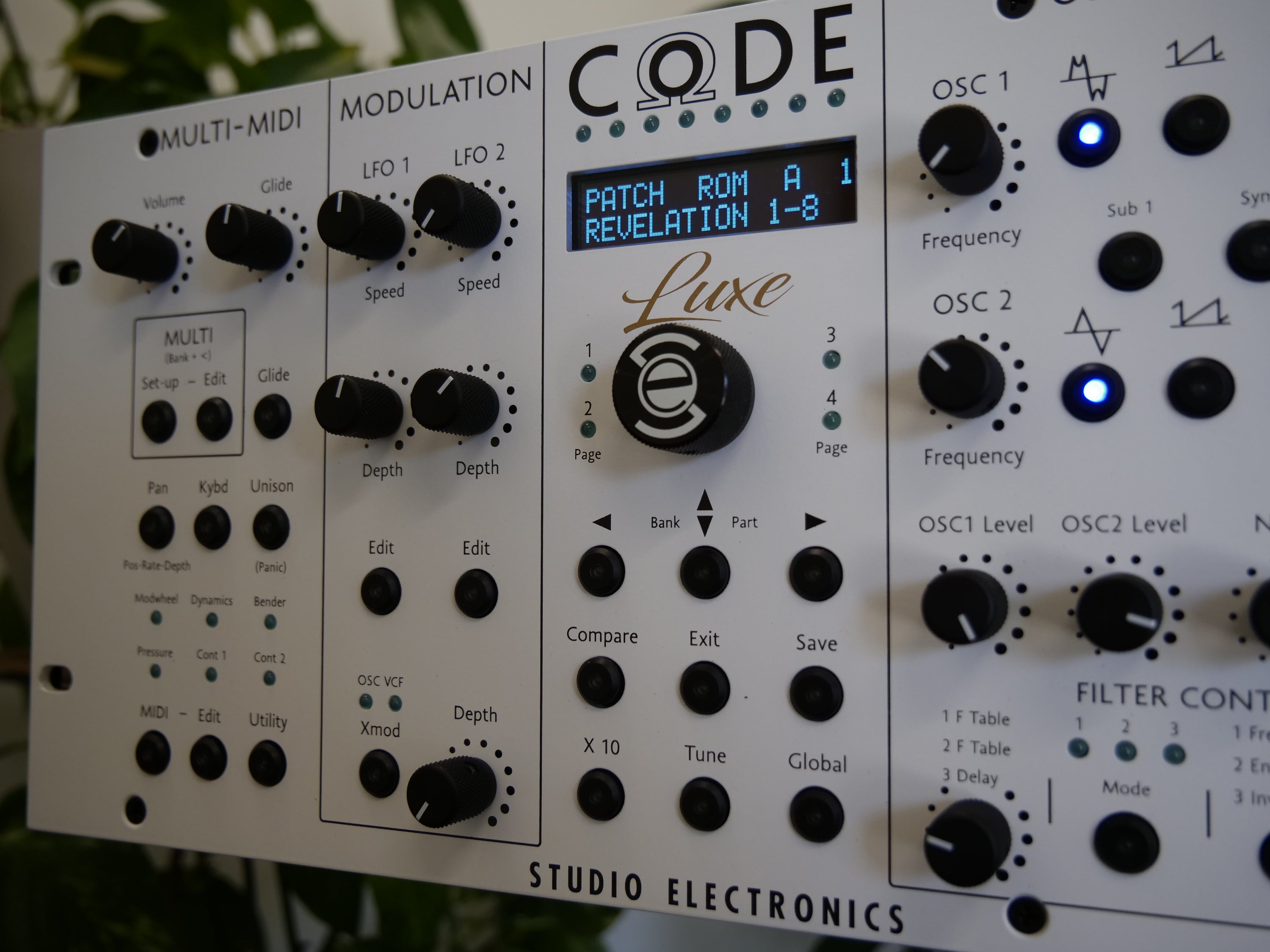 CODE Luxe 8-Voice Polyphonic Analog Synthesizer