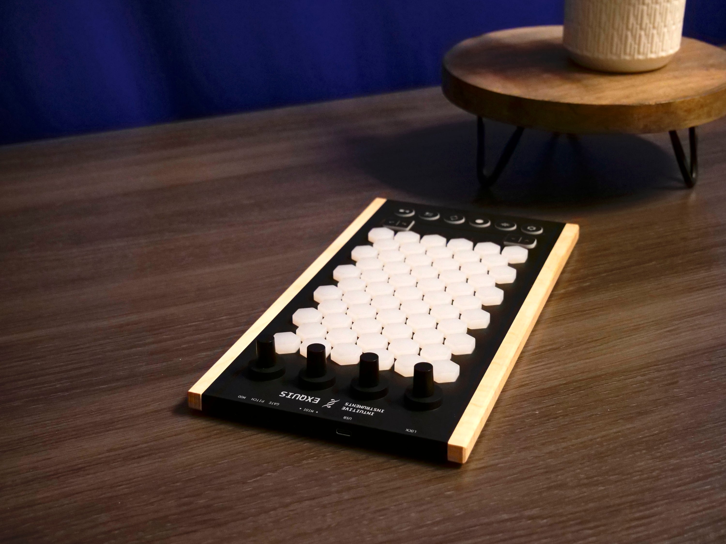 Intuitive Instruments Exquis Deluxe 61-Key MPE MIDI and CV Controller - Light Wood